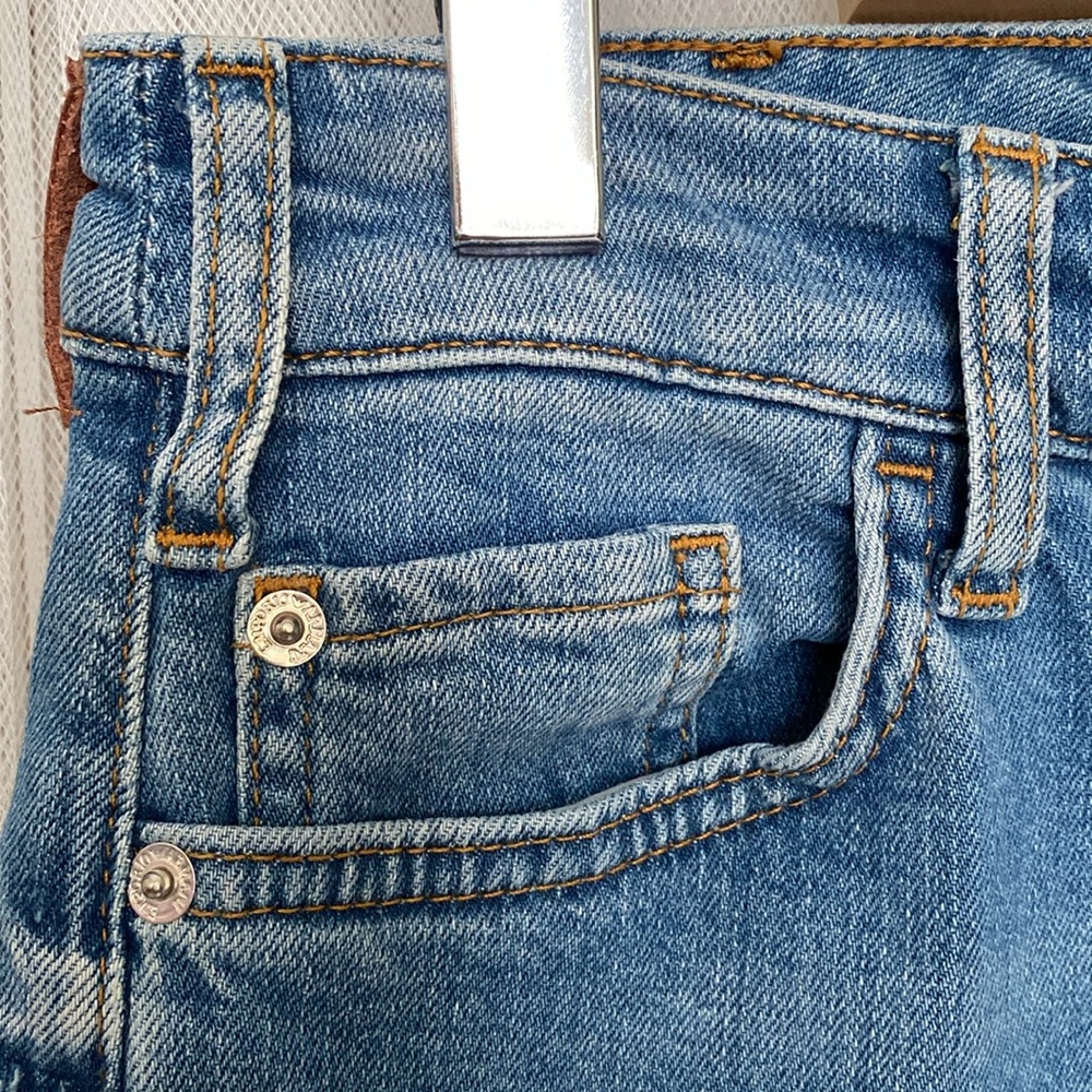 Emporio Armani Blue Flare Wide Leg Jeans
Medium washed High Rise Size 29 - Picture 13 of 17